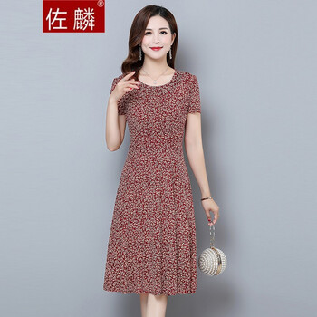 蕾絲連衣裙，打造優(yōu)雅小蠻腰