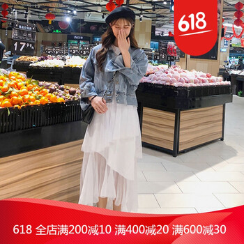 露肩連衣裙，打造性感女神范