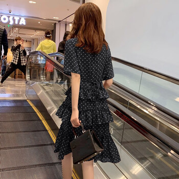 百變?cè)煨?，時(shí)尚連衣裙來(lái)助力