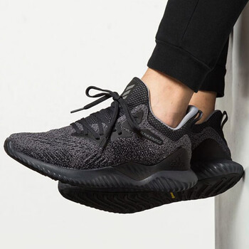 阿迪達斯（Adidas）跑步鞋AQ0573 39