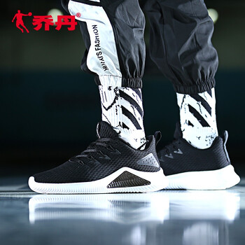 喬丹跑步鞋黑色/白色XM1590233 