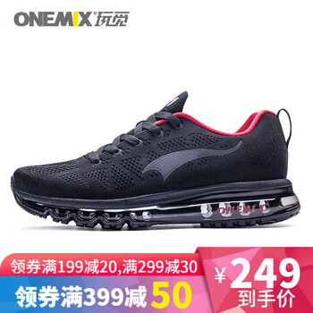 玩覓跑步鞋黑紅 