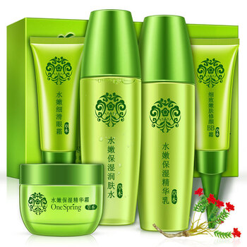 告別肌膚干燥，補(bǔ)水套裝來助力