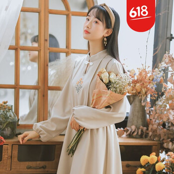 純色連衣裙，打造百變風(fēng)女神