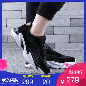 輕質(zhì)街頭潮鞋