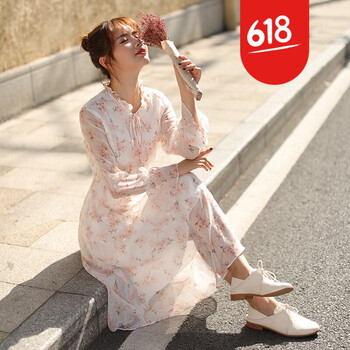 圓領(lǐng)連衣裙，打造都市女神范