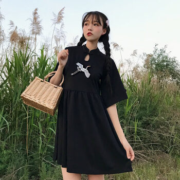 字母連衣裙，打造優(yōu)雅女神