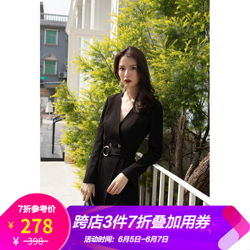 長(zhǎng)袖束腰連衣裙