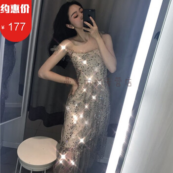 純色連衣裙，打造時(shí)尚女人味