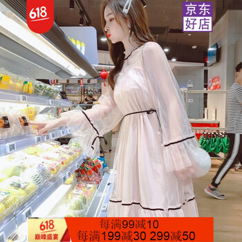 純色短袖連衣裙，夏日清爽吸睛
