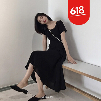 復古小黑裙，打造優(yōu)雅女神范