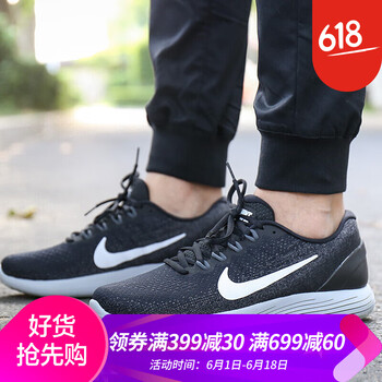 耐克登月系列跑鞋