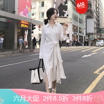 優(yōu)雅條紋連衣裙打造性感女神