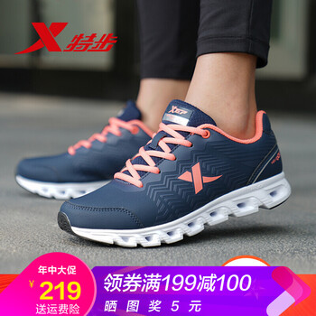 不惱的系帶復(fù)古運動鞋