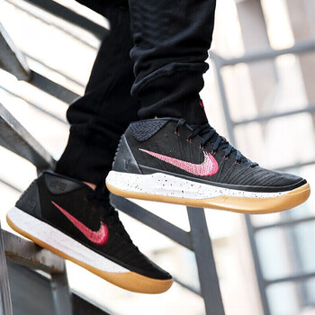 耐克（NIKE）籃球鞋922484-006科比12飛線(xiàn)黑白 43