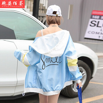 淺藍(lán)色衣服外套女
