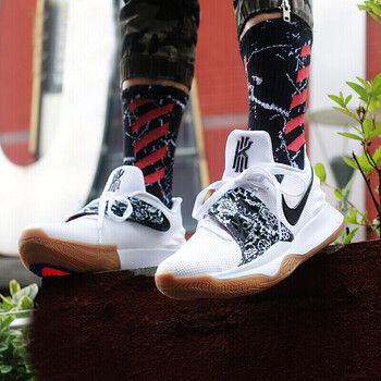 耐克（NIKE）籃球鞋AO8980-100 
