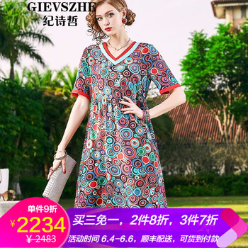 純色連衣裙，塑造性感小女人