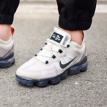 耐克（NIKE）跑步鞋微粒月亮黃AR6631-200 