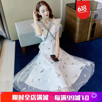 純色蕾絲裙，讓你變身浪漫女神范