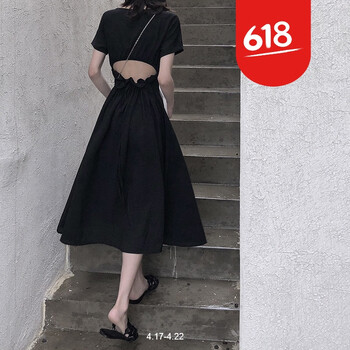 復古小黑裙，打造優(yōu)雅女神范