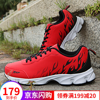 特步（XTEP）跑步鞋紅黑/皮面 44，45以上，39，40，41，42，43