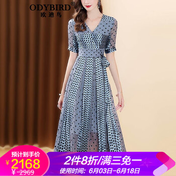 百搭字母連衣裙，打造性感小仙女