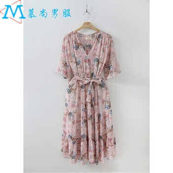 純色荷葉袖，讓你變身女神范