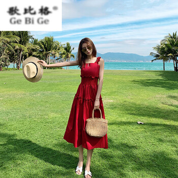 純色背帶裙，打造性感小仙女