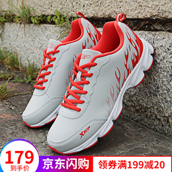 特步（XTEP）跑步鞋灰紅/皮面 44，45以上，39，40，41，42，43