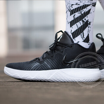 耐克（NIKE）籃球鞋AJ1935-001歐文4代黑白實戰(zhàn) 42