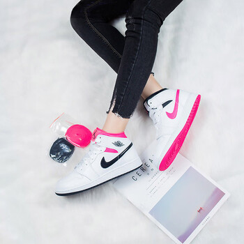 耐克（NIKE）籃球鞋情人節(jié)鴛鴦女555112-106 