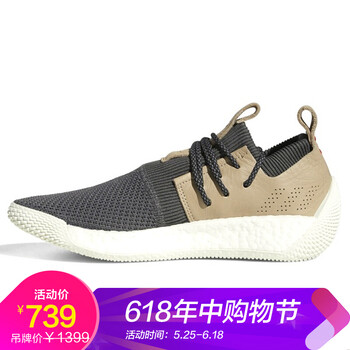 阿迪達(dá)斯籃球鞋白色