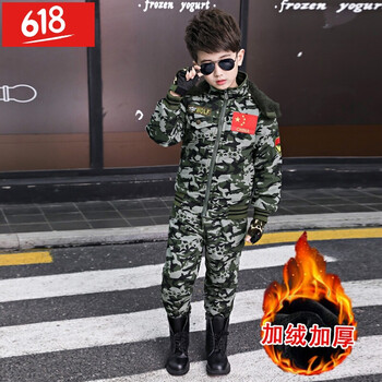 棉衣軍綠男童