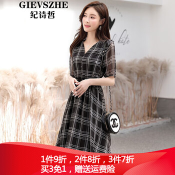 純色短袖連衣裙，打造優(yōu)雅小仙女