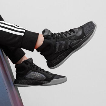 阿迪達(dá)斯（Adidas）籃球鞋BB9300 42