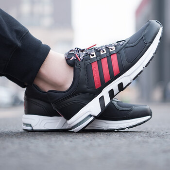阿迪達(dá)斯（Adidas）跑步鞋黑色中國(guó)紅B96535豬年新年款 