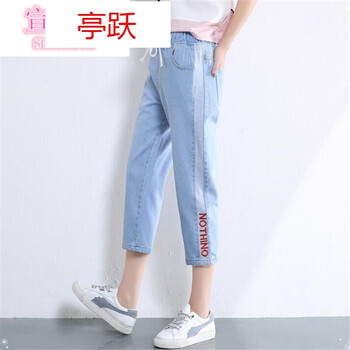寬松修身牛仔褲，微胖妹子都愛(ài)穿