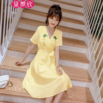 純色長裙，打造優(yōu)雅小蠻腰