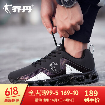 透氣舒適，輕質(zhì)跑鞋讓你自由呼吸
