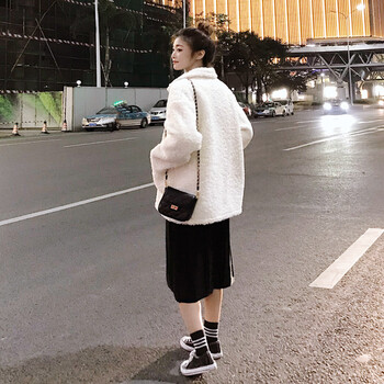 寬松連帽外套，穿出你的青春活力