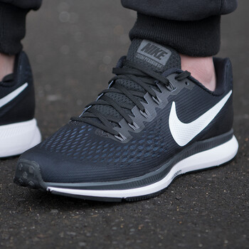 耐克（NIKE）跑步鞋880555-001黑色/飛馬 34 40