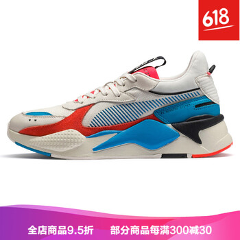 百變造型，系帶跑鞋為運動(dòng)加分