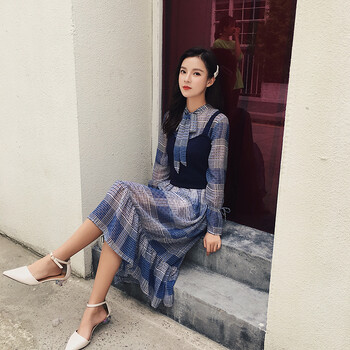 小身材大長腿，豎款條紋裙