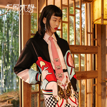 云思木想 圓領(lǐng) 長袖 女 短外套 繡花，拉鏈，印花