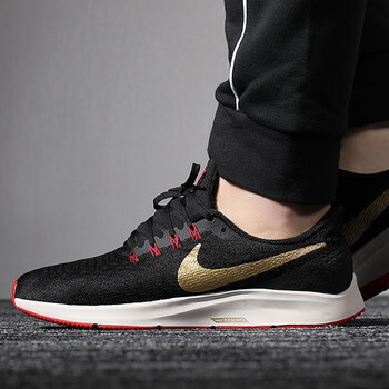 耐克（NIKE）跑步鞋942851-018/黑色金勾Pegasus 35 