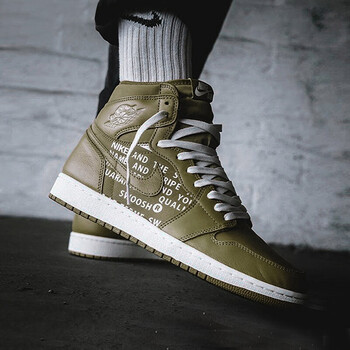 耐克（NIKE）籃球鞋555088-300（彈幕軍綠） 