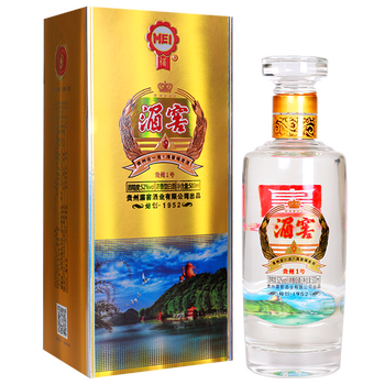 老友相聚，醇香白酒為你舉杯對飲