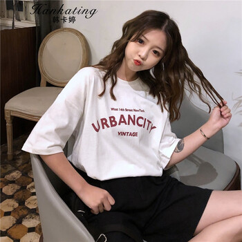 女生白色棉服