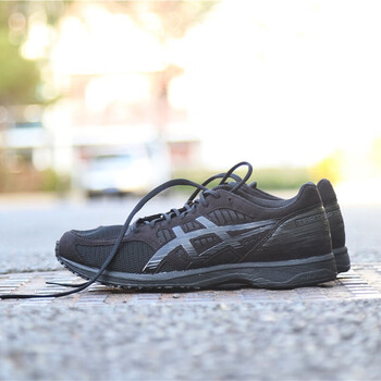 asics網(wǎng)布跑步鞋
